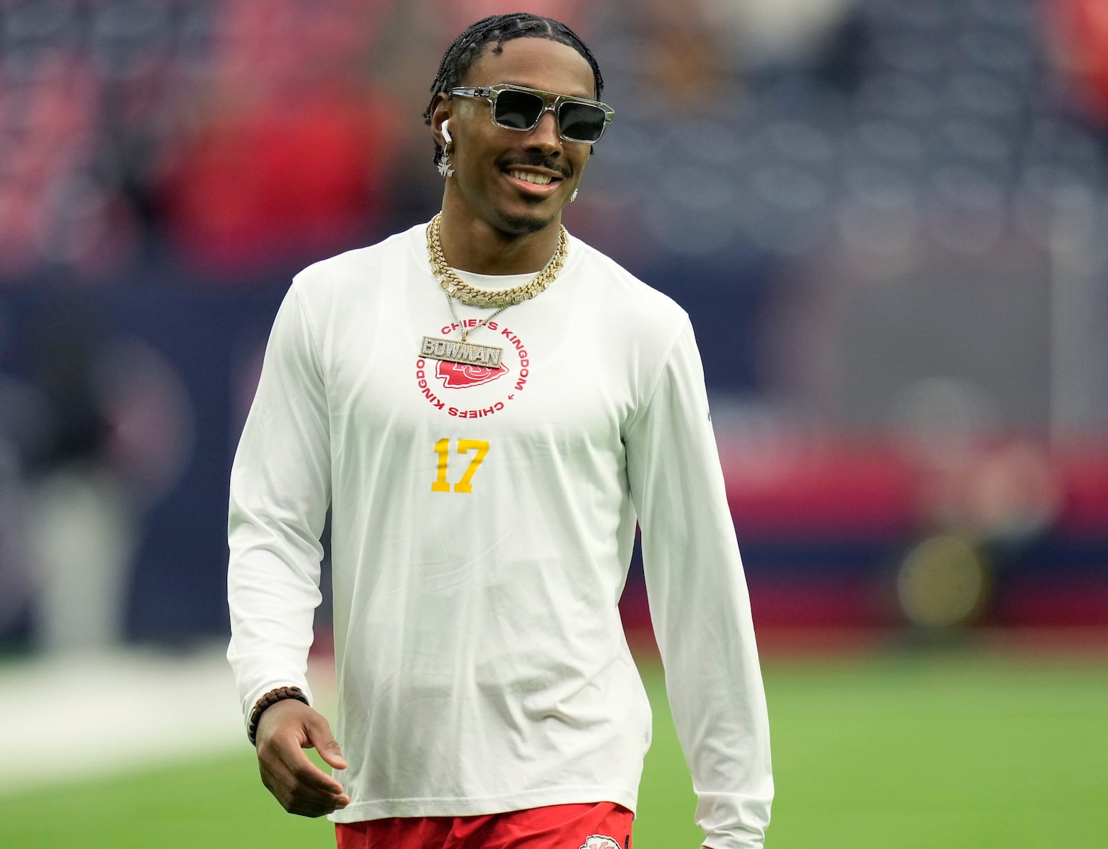FILE - Kansas City Chiefs wide receiver Mecole Hardman warms up before an NFL football game against the Houston Texans Sunday, Dec. 18, 2022, in Houston. The New York Jets and former Kansas City Chiefs wide receiver Mecole Hardman have agreed to terms on a one-year deal, Wednesday, March 22, 2023, a person with knowledge of the deal told The Associated Press on condition of anonymity because the Jets hadn't announced the agreement. (AP Photo/Eric Christian Smith, File)