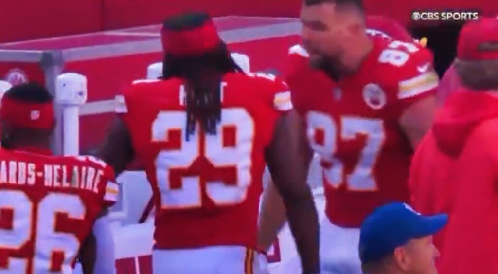 Kareem Hunt and Travis Kelce on sideline