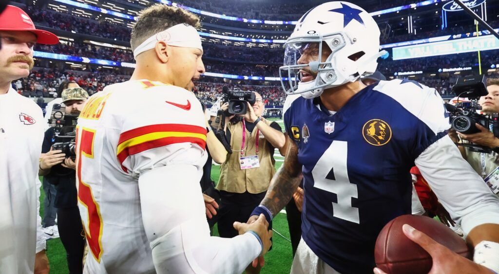 Patrick Mahomes shaking hands with Dak Prescott
