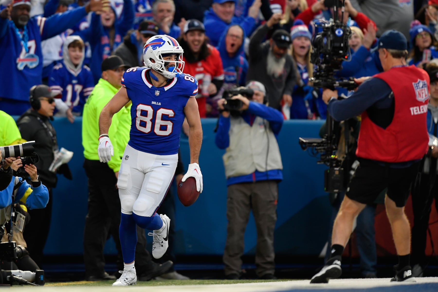 Buffalo Bills tight end Dalton Kincaid celebrates after scoring during the first half of an NFL football game against the Kansas City Chiefs Sunday, Nov. 2, 2025, in Orchard Park. N.Y. (AP Photo/Adrian Kraus)