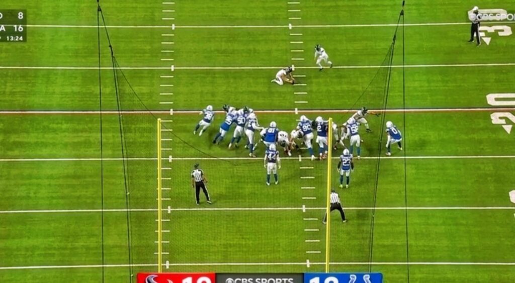 Ka'imi Fairbairn attempting an extra point. The NFL refs made several mistakes.