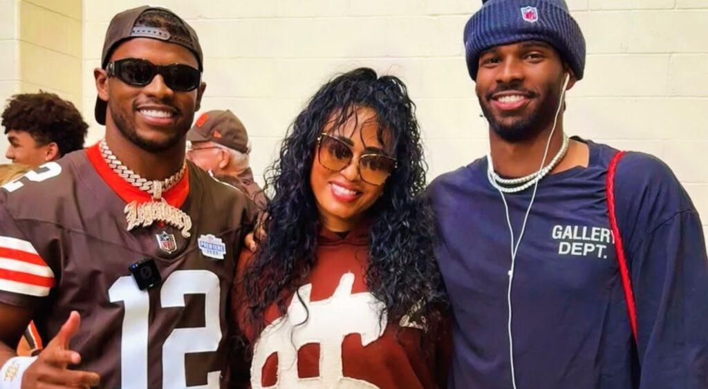 Shilo Sanders, Pilar Sanders, and Shedeur Sanders posing for photo