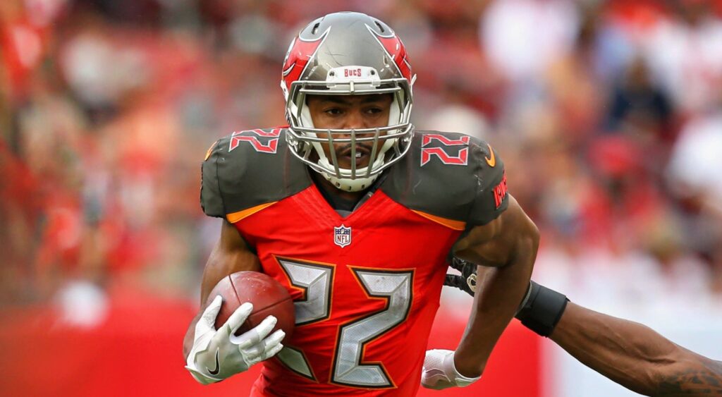 Doug Martin running with football.