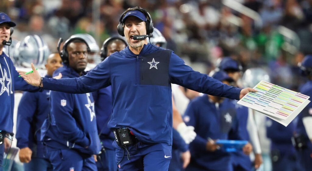 Brian Schottenheimer reacts during game.